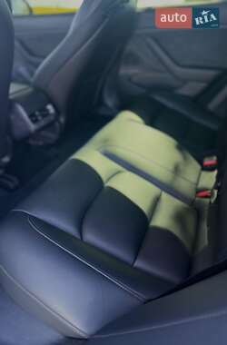 Седан Tesla Model 3 2019 в 