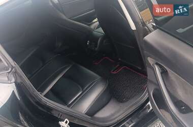 Седан Tesla Model 3 2019 в 