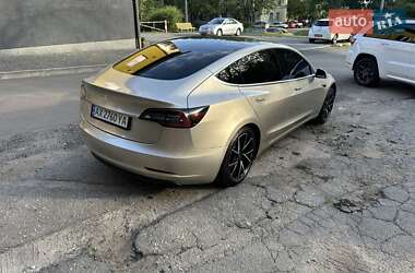 Седан Tesla Model 3 2019 в 