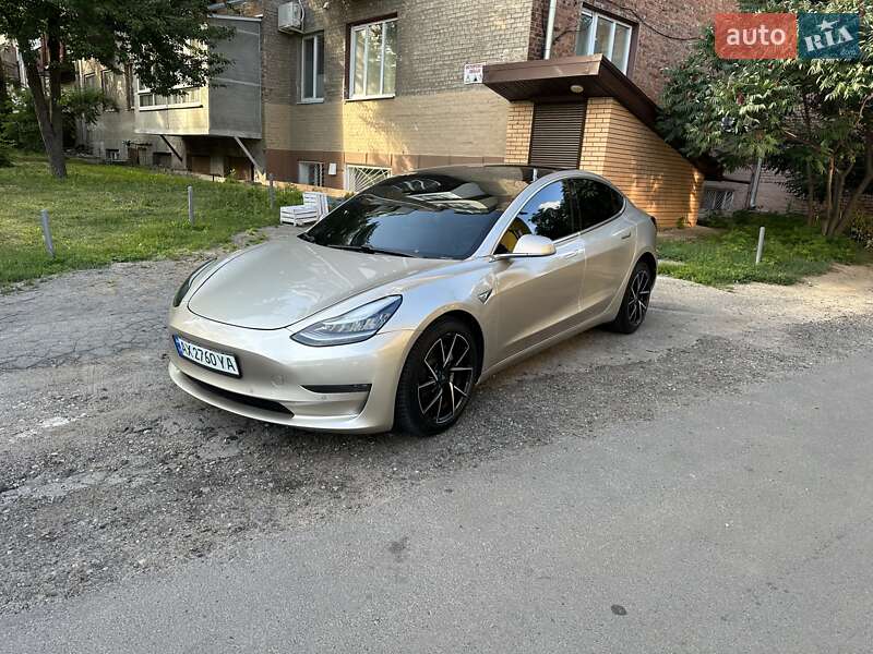 Седан Tesla Model 3 2019 в 