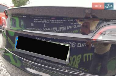 Седан Tesla Model 3 2023 в 