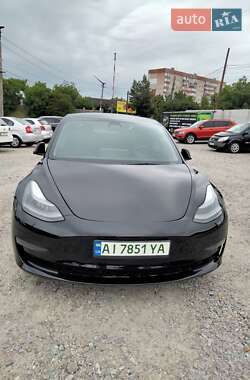 Седан Tesla Model 3 2023 в 