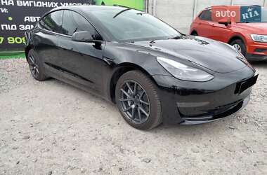 Седан Tesla Model 3 2023 в 