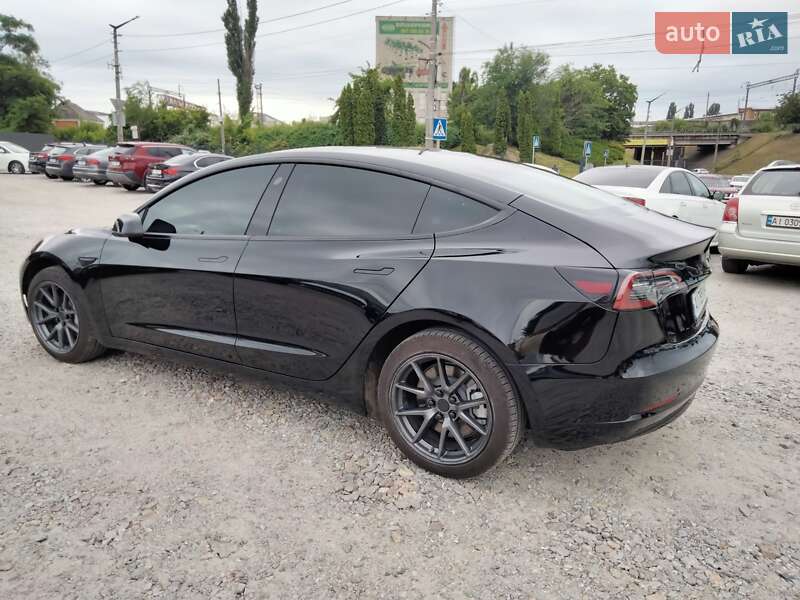Седан Tesla Model 3 2023 в 