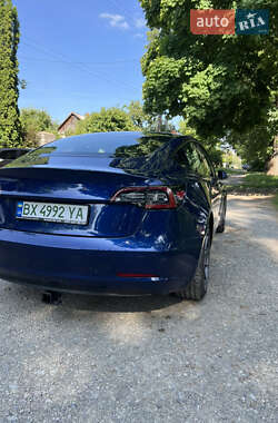 Седан Tesla Model 3 2022 в 