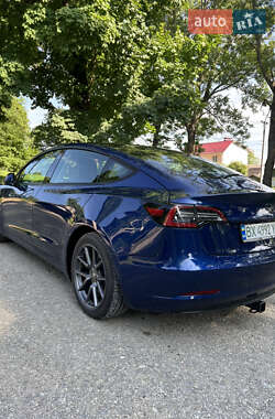 Седан Tesla Model 3 2022 в 