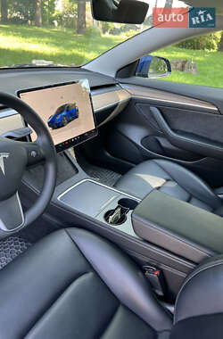 Седан Tesla Model 3 2022 в 