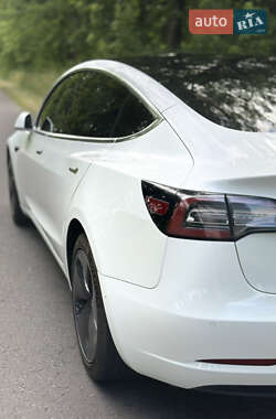 Седан Tesla Model 3 2020 в 