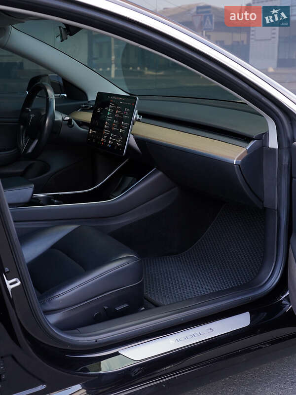 Седан Tesla Model 3 2018 в Одессе