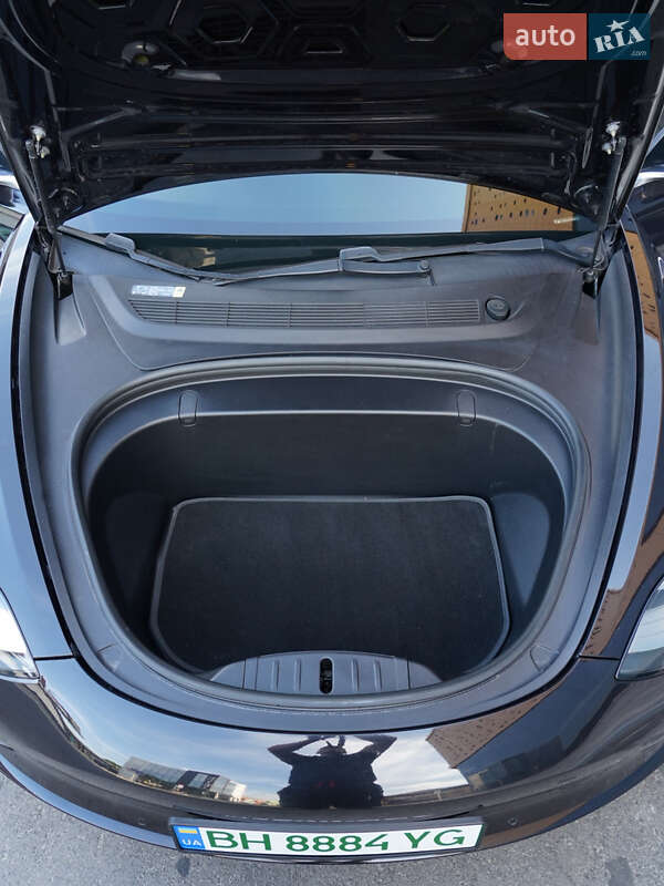 Седан Tesla Model 3 2018 в Одессе