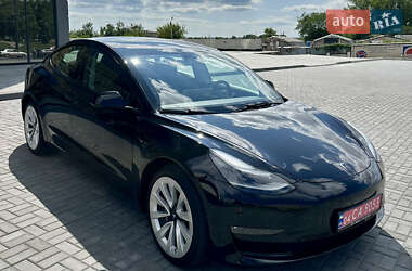 Седан Tesla Model 3 2022 в 