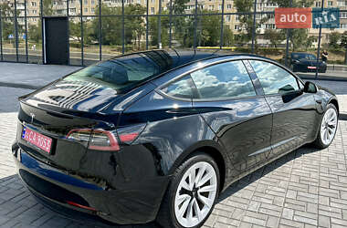 Седан Tesla Model 3 2022 в 