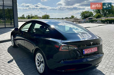 Седан Tesla Model 3 2022 в 