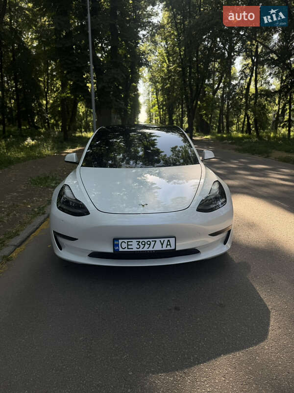 Седан Tesla Model 3 2022 в Чернівцях