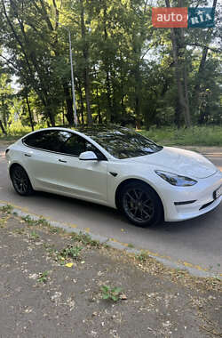 Седан Tesla Model 3 2022 в 