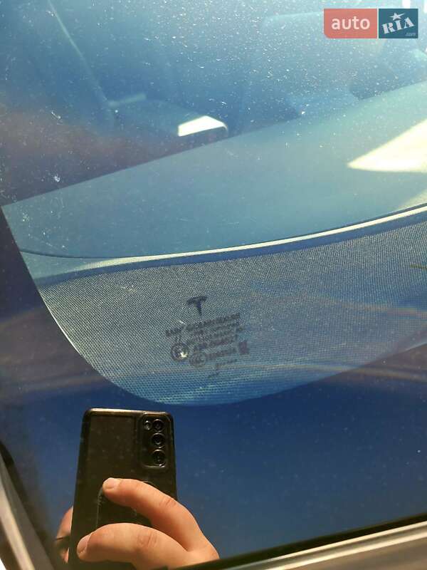 Седан Tesla Model 3 2019 в Львове