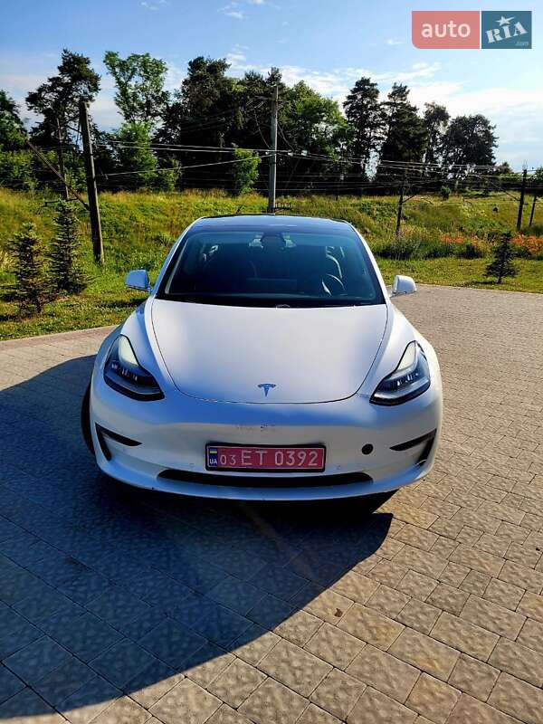 Седан Tesla Model 3 2019 в Львове