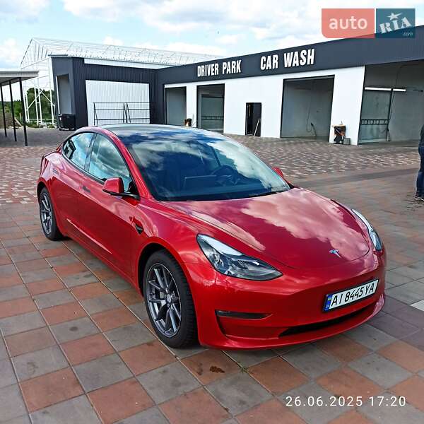 Седан Tesla Model 3 2022 в 