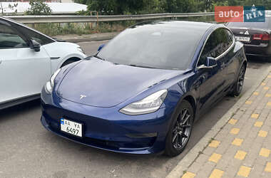 Седан Tesla Model 3 2020 в 