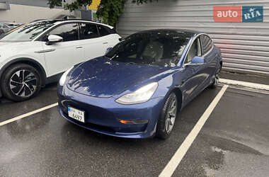 Седан Tesla Model 3 2020 в 
