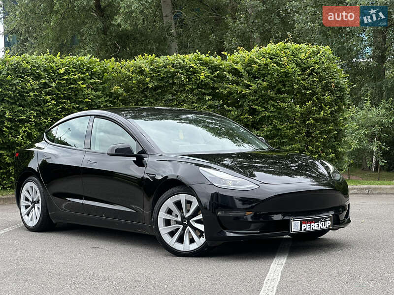 Седан Tesla Model 3 2022 в Києві