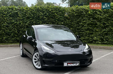 Седан Tesla Model 3 2022 в 