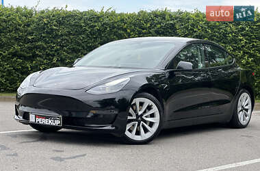 Седан Tesla Model 3 2022 в 