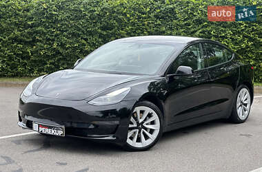 Седан Tesla Model 3 2022 в 
