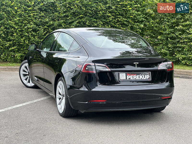 Седан Tesla Model 3 2022 в Киеве