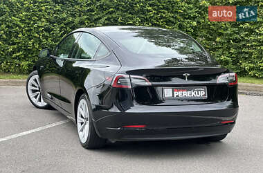 Седан Tesla Model 3 2022 в 