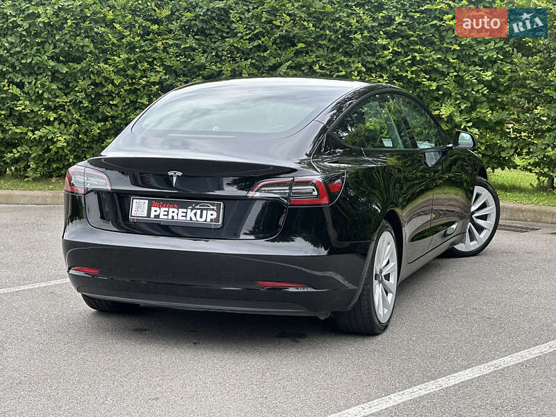 Седан Tesla Model 3 2022 в Києві