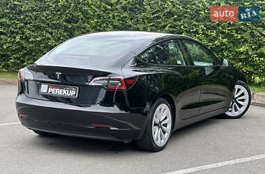 Седан Tesla Model 3 2022 в 
