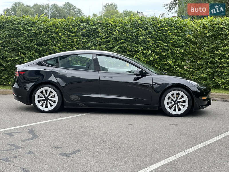 Седан Tesla Model 3 2022 в Києві