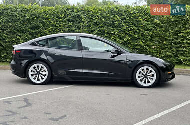Седан Tesla Model 3 2022 в 