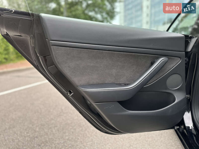 Седан Tesla Model 3 2022 в Києві