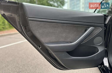 Седан Tesla Model 3 2022 в 