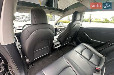 Седан Tesla Model 3 2022 в 