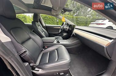 Седан Tesla Model 3 2022 в 