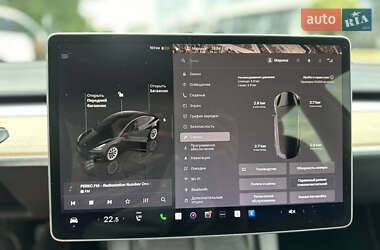 Седан Tesla Model 3 2022 в 