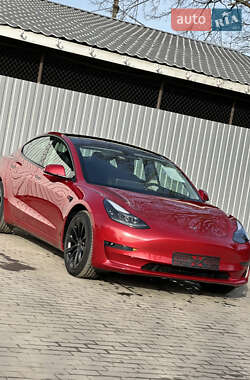 Седан Tesla Model 3 2022 в 
