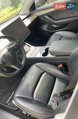 Седан Tesla Model 3 2021 в 