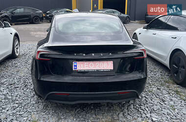 Седан Tesla Model 3 2024 в 