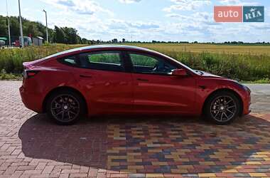 Седан Tesla Model 3 2022 в 