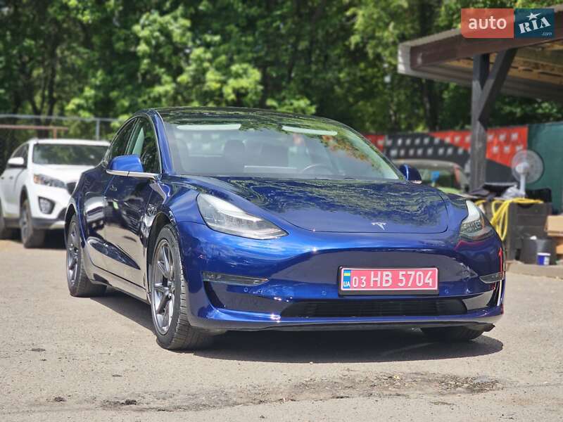 Седан Tesla Model 3 2018 в Львове