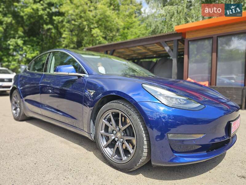Седан Tesla Model 3 2018 в Львове