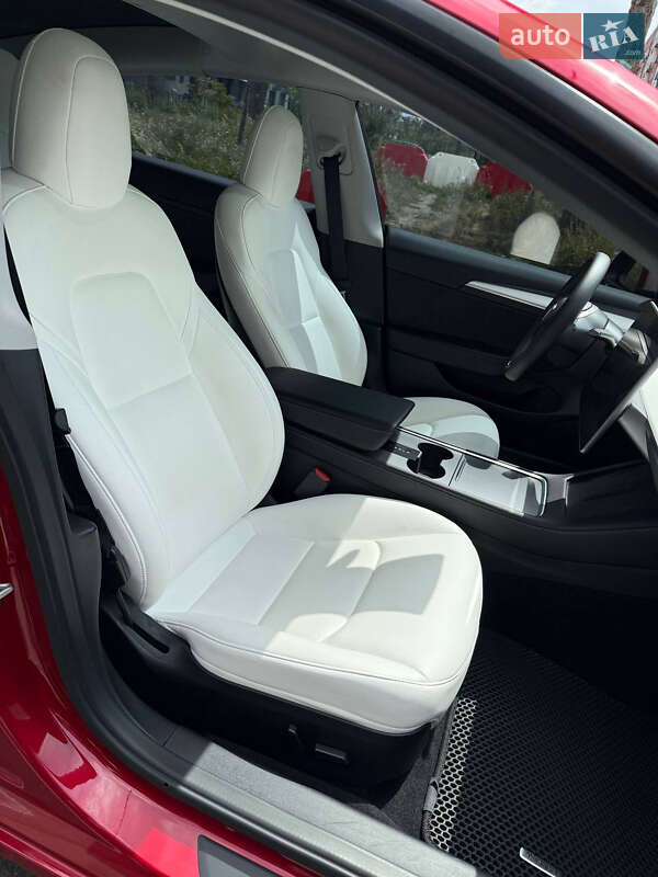 Седан Tesla Model 3 2021 в Киеве