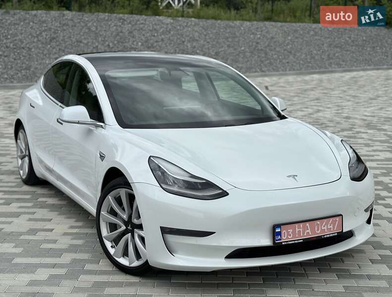 Седан Tesla Model 3 2019 в Львове