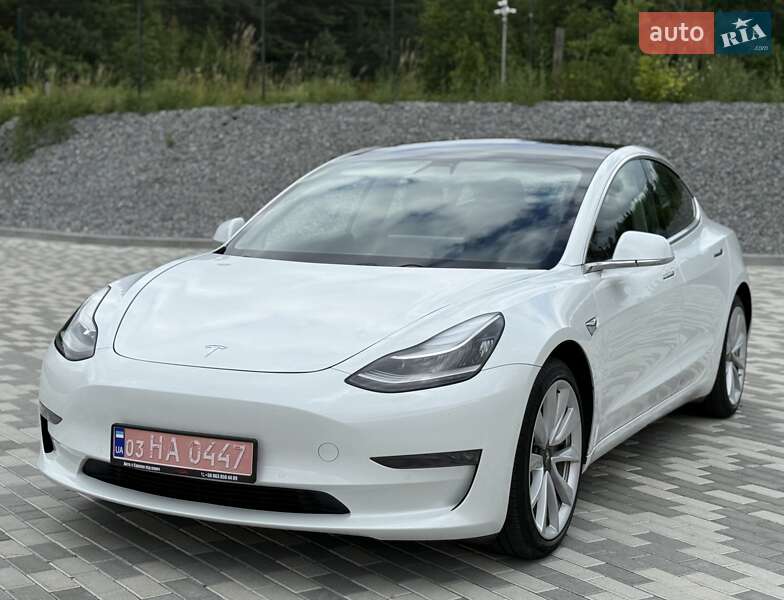 Седан Tesla Model 3 2019 в Львове
