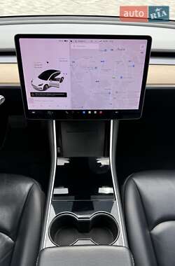 Седан Tesla Model 3 2019 в 