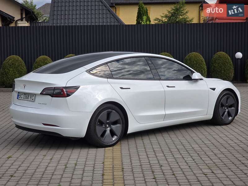 Седан Tesla Model 3 2021 в Львові